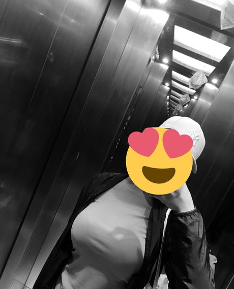 Siskaeee hot pornstar img