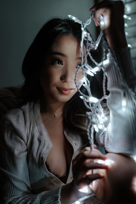 _Lizzie Vang porn actress archive