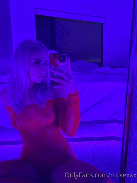 Rubieandmax Ph nude model picture