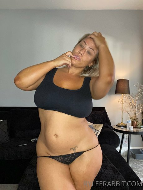Rylee Rabbit_ naked pornstar img