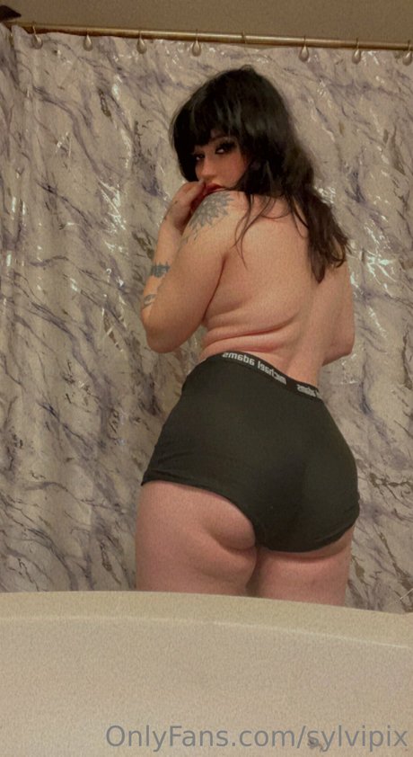 Sylvipix Young Goth Milf naked star image