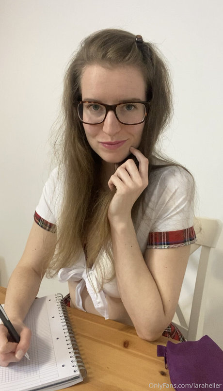 Laraheller xxx model picture