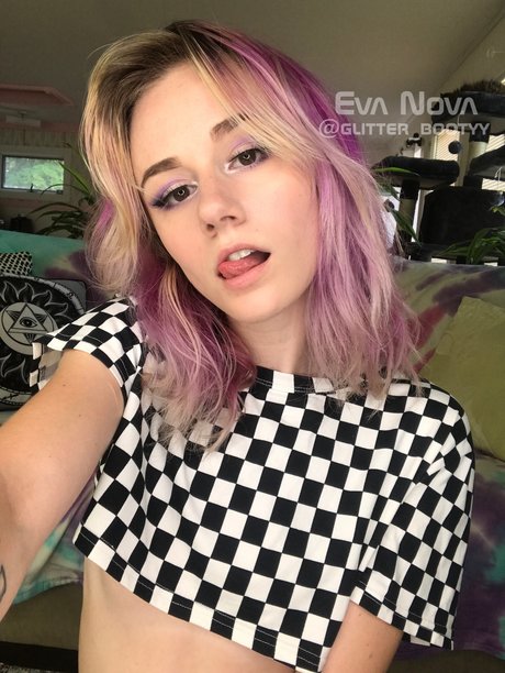 Eva Nova star sexy picture