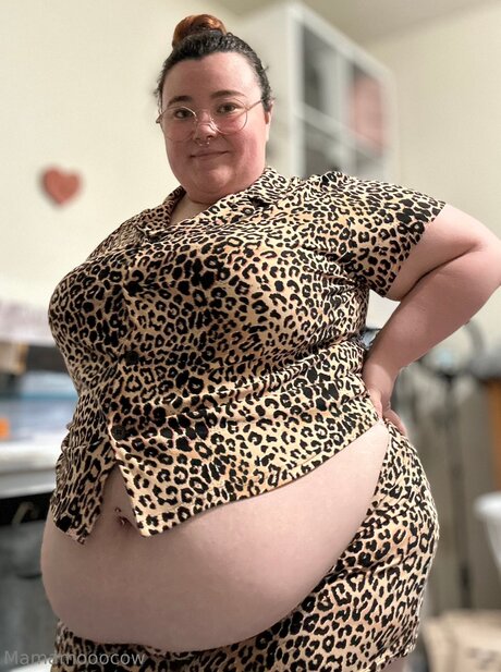 Mamamooocow model erotic photo