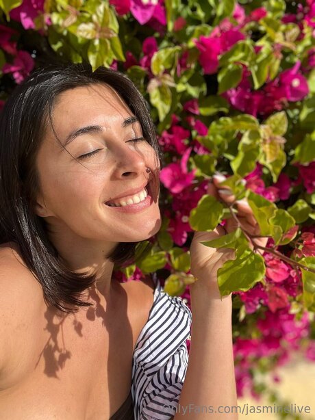 Jasminelive model pretty pic