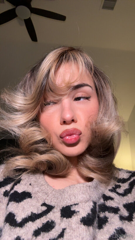 Babyymj naked model img