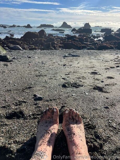 Allieoopsforever pornstar nude pics