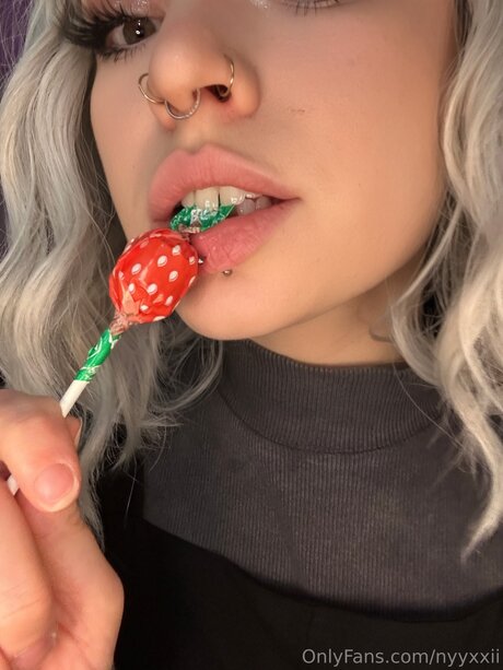 Nyyxxii star erotic picture