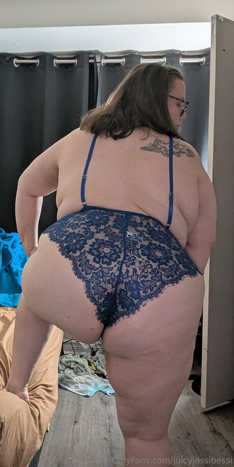 Juicyjessibessi nudes model image