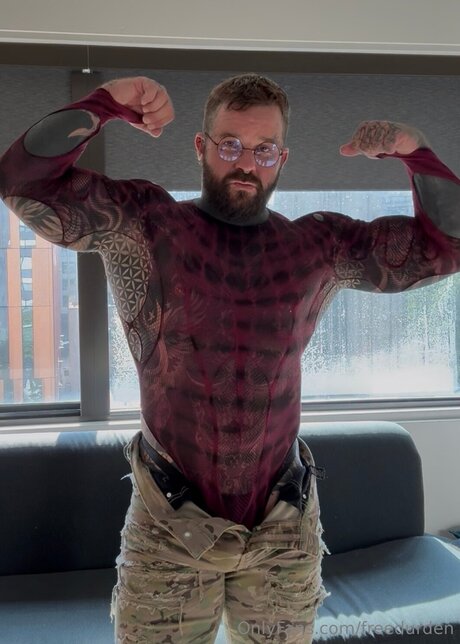 Freedurden star nude pic