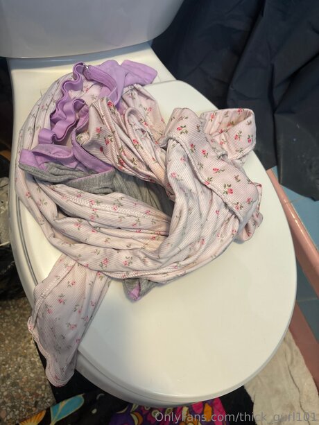 Thick Gurl101 pornstar nudes pics