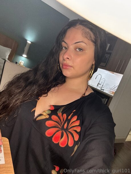 Thick Gurl101 nudes model photos