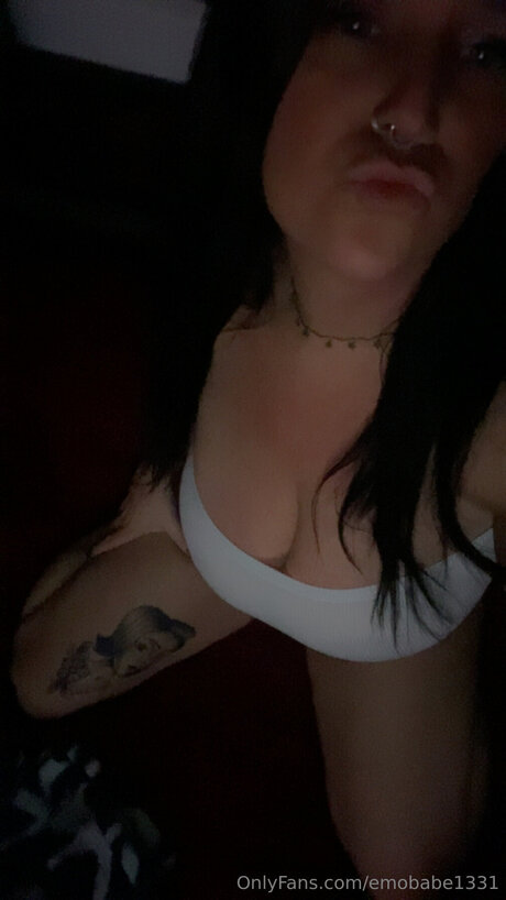 Emobabe1331 erotic actress image