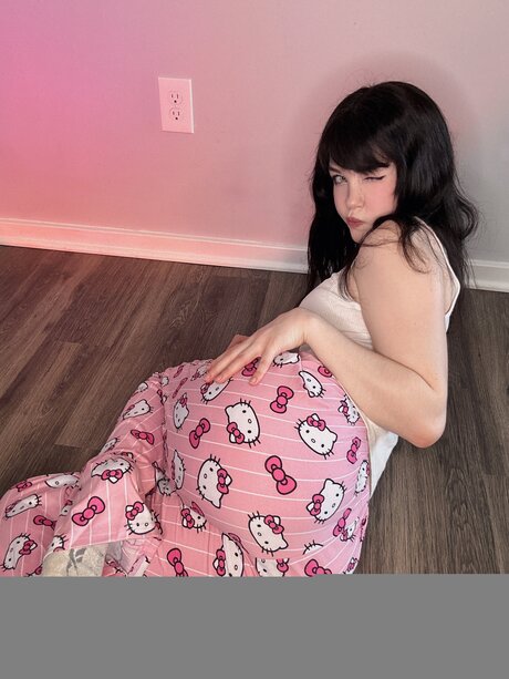 Emfoxpng model naked image