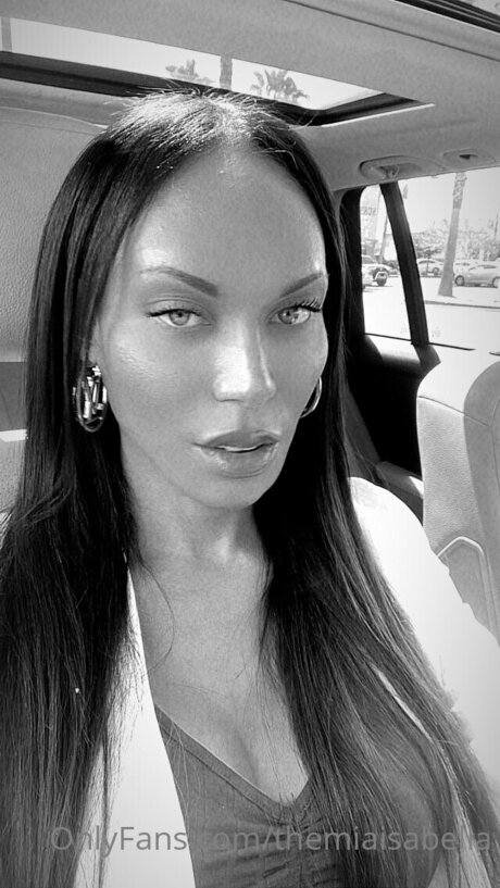 Themiaisabella top model image