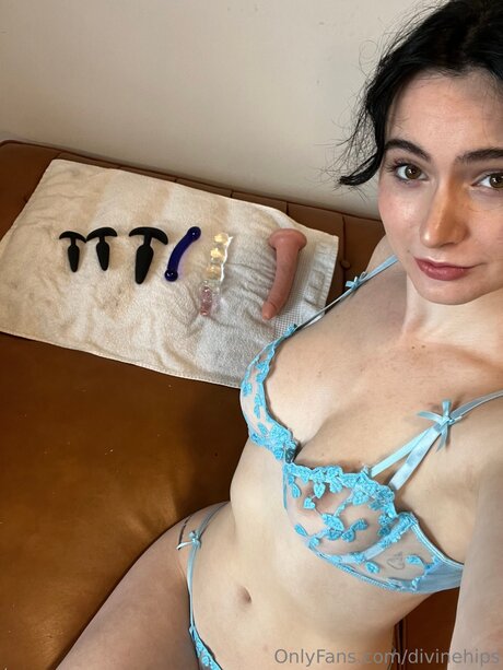 Divinehips pornstar exclusive archive