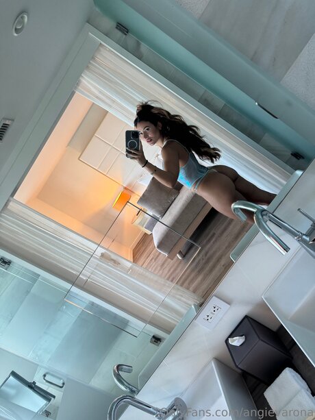 Angievarona pretty actress gallery