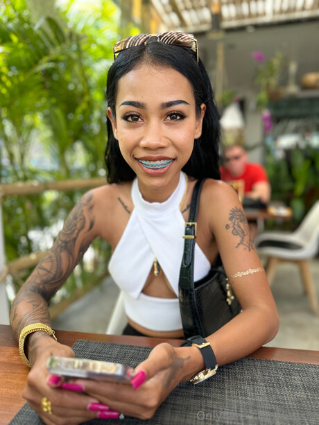 Aeasia star sexy pics