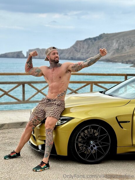 Viktoroneefree model free photo