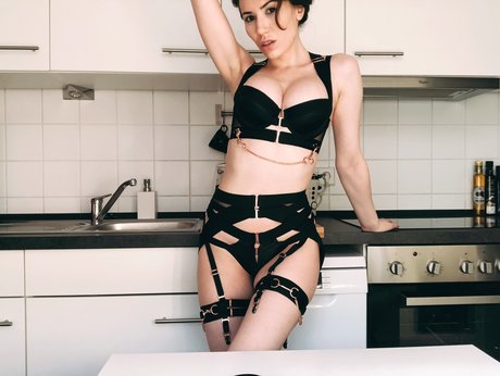 Provocatrix_ nudes actress galleries