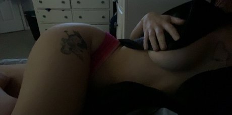 Gothicbratgf_ pornstar erotic photo