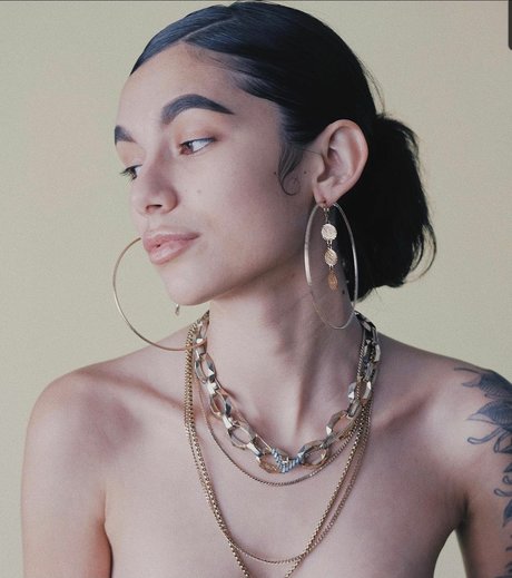 Brianna Itshades porn model archive