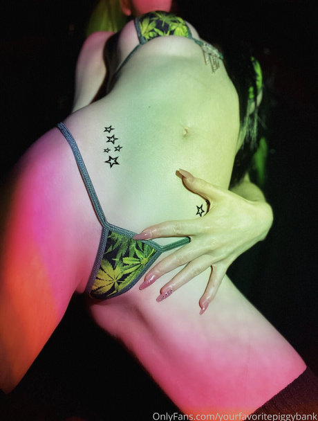 Villanelle_ model nude photos