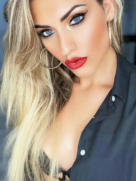 Mistress Iside_ erotic model pics