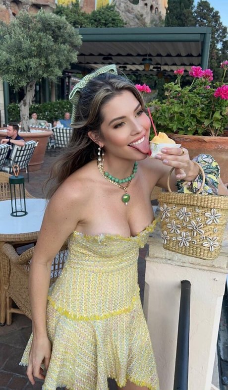 big tits mom onlyfans hot sexy image