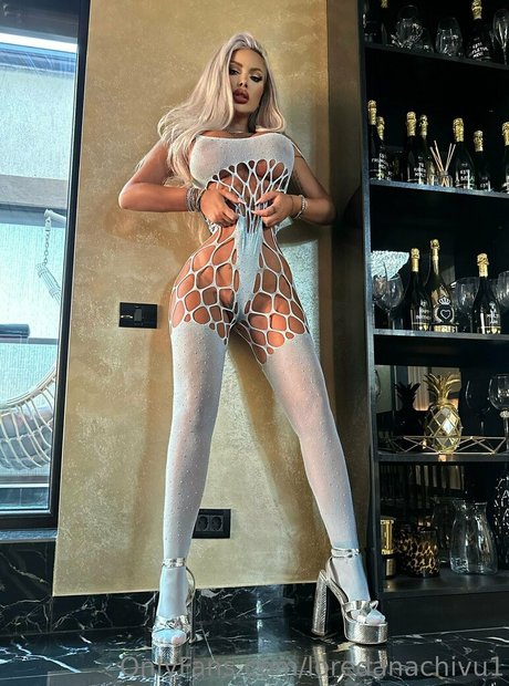 fitness ebony onlyfans top pic