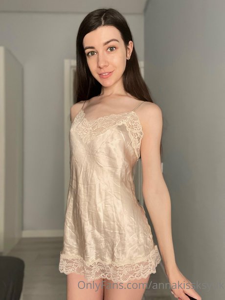 Petite Doll_ art star galleries