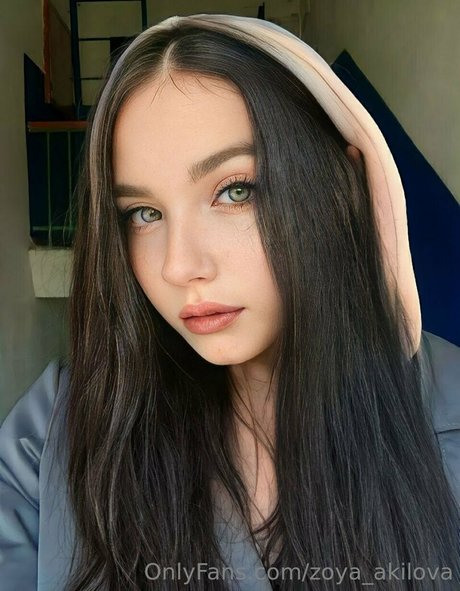 zoya akilova hot star pic