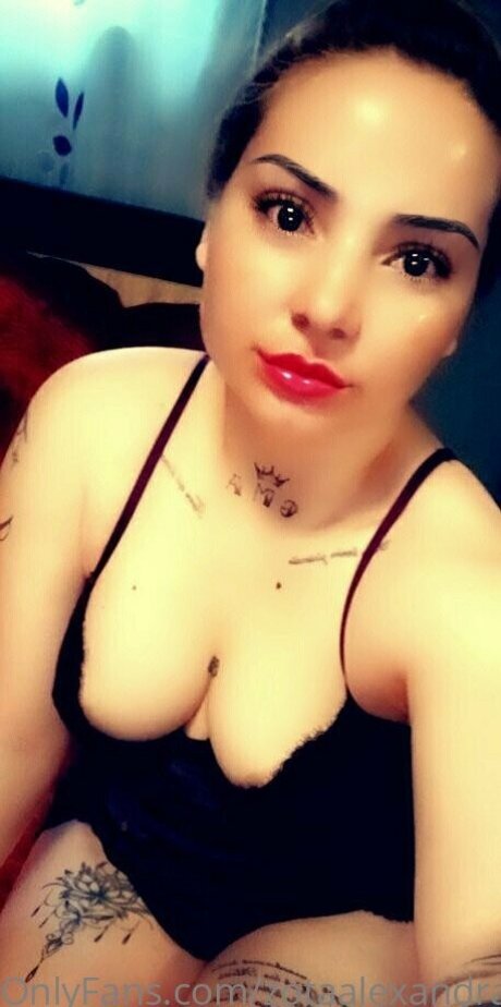 zotaalexandra top model image