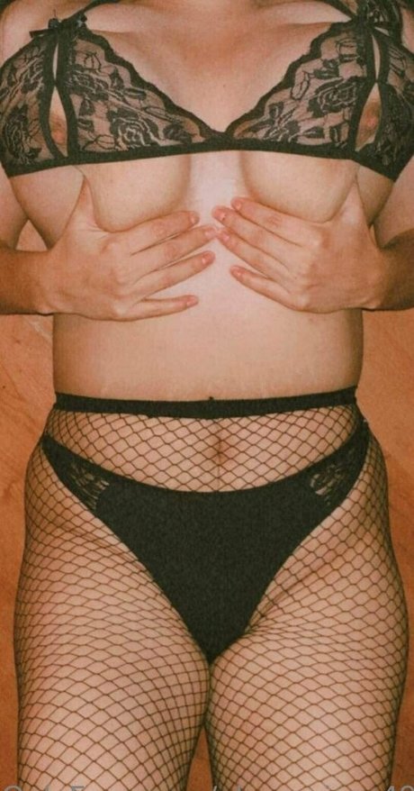 famous nude onlyfans pretty images