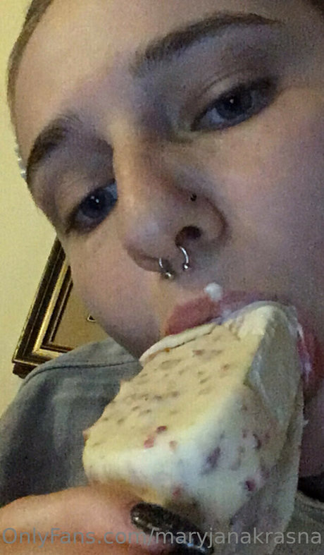Maryjanakrasnapanna nude pornstar pics