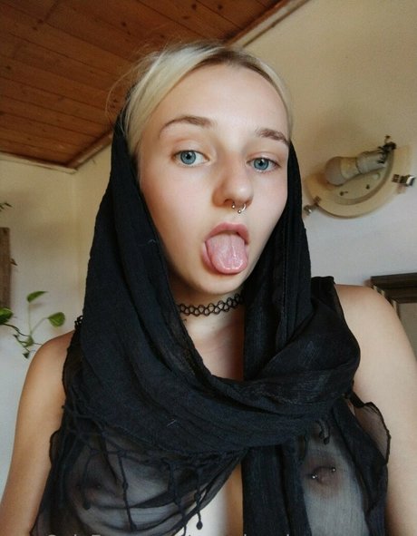 Maryjanakrasnapanna free pornstar image