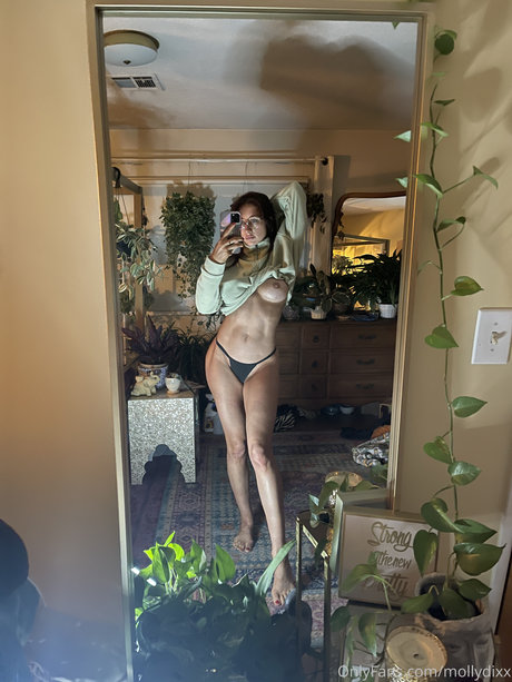 Molly Dixx naked actress galleries