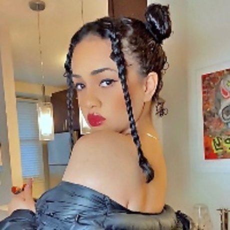 Rose In Borderland sexy actress photo