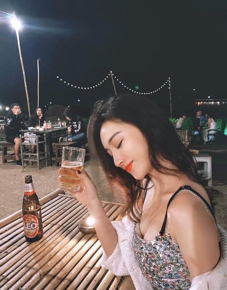 Inshy model beautiful picture