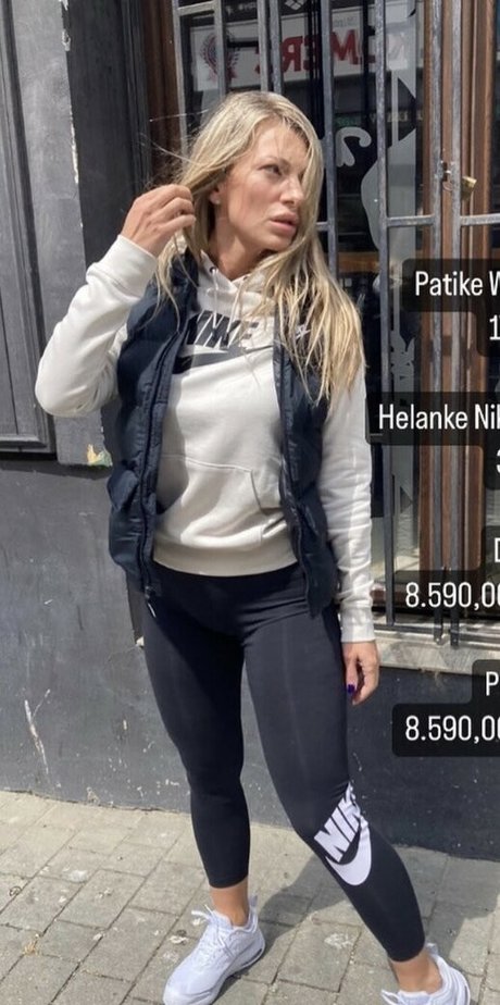 18 year old onlyfans sexy naked photo