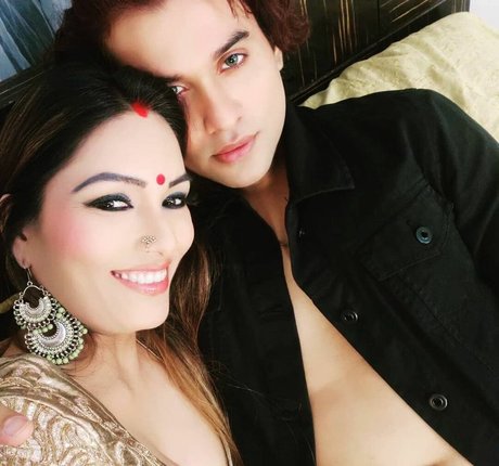 Zoya Rathore pretty actress pic