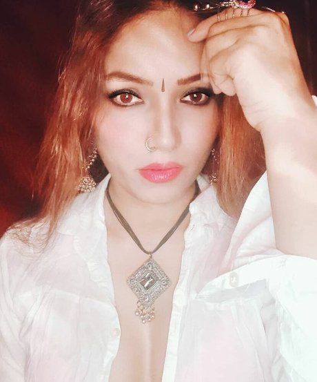 Zoya Rathore model sex pics