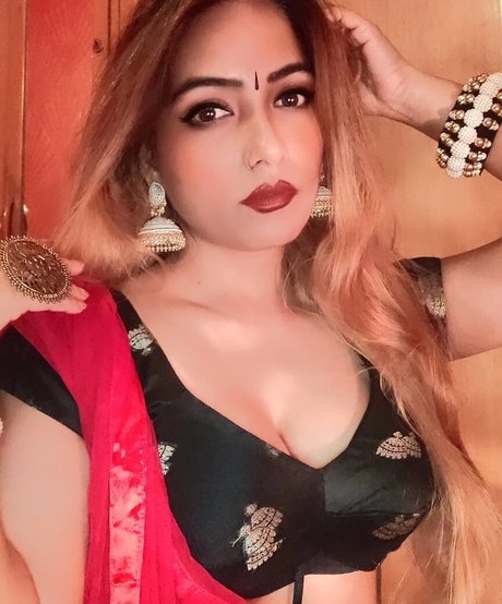 Zoya Rathore star perfect gallery