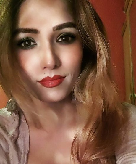 Zoya Rathore high quality star image