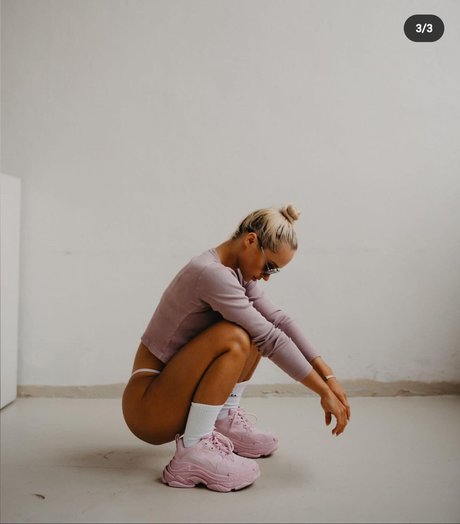 Zuzana Kardos nude pornstar picture