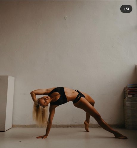 Zuzana Kardos star sexy images