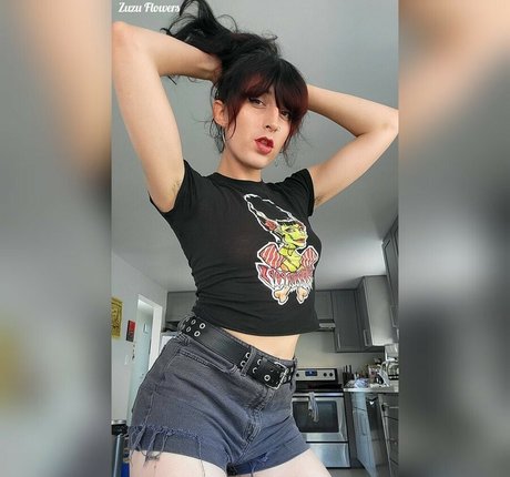 ZuzuFlowers star sexy pictures