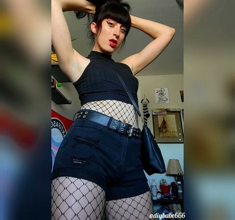 ZuzuFlowers hd model pic