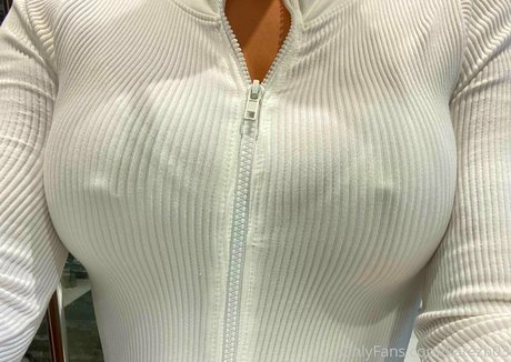 Katezb03 naked model pic