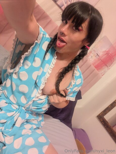 Nyxi Leon pornstar erotic photo